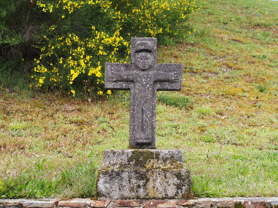 File:Croix de carrefour à Bessines-sur-Gartempe - 0.JPG