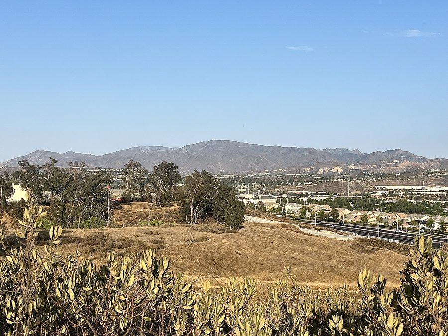 Magic Mountain visto da Central Park a Santa Clarita, California