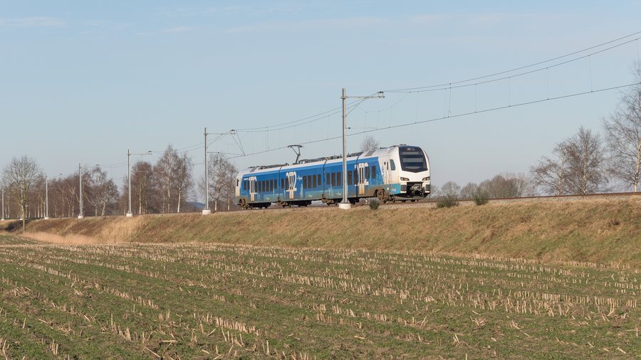 File:Wierden Keolis Blauwnet Flirt3 7308 trein 7925 Zwolle-Enschede (38665721940).jpg