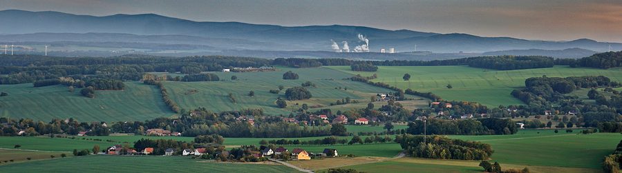 Blick auf Herwigsdorf in der Gemeinde Rosenbach aus der Ferne