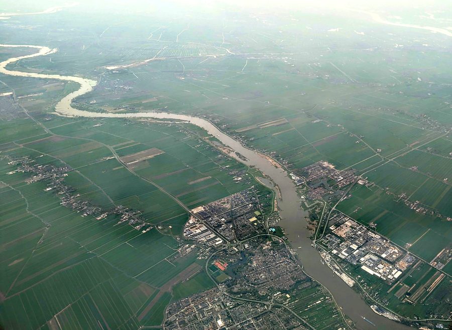 Veduta aerea di Schoonhoven e Nieuwpoort sul fiume Lek nei Paesi Bassi