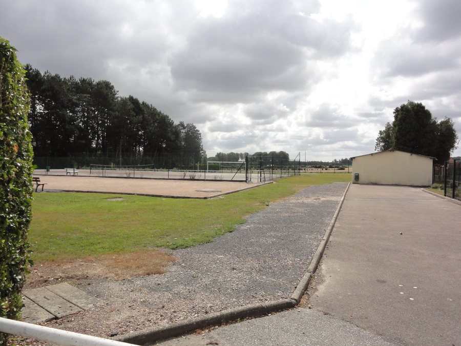 File:Touffreville-la-Corbeline (Seine-Mar.) complexe sportif.jpg