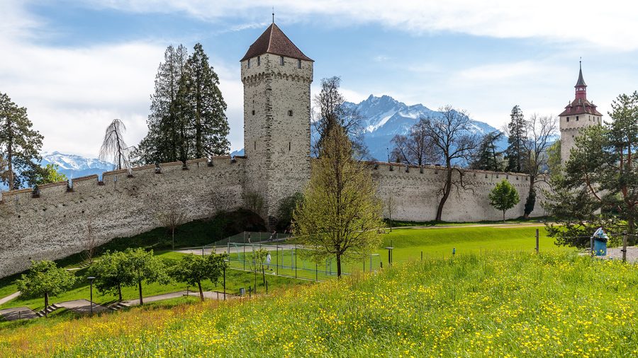 Museggmauer in Luzern mit Zytturm und Wachturm
