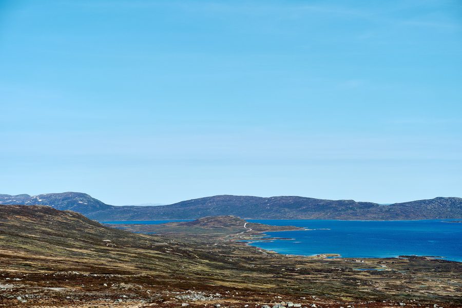 Lago Vinstre circondato da paesaggi montani in Norvegia