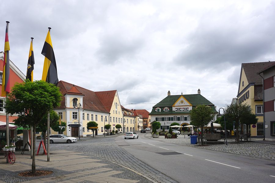 Blick auf den Marktplatz in Arnstorf