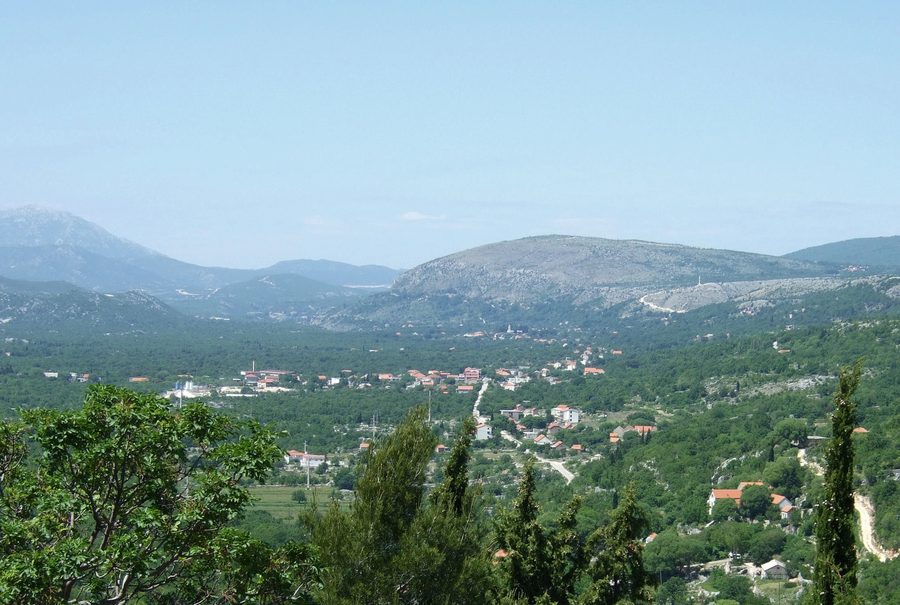 Vista da Žeževica su Šestanovac, Katuni e Kreševo