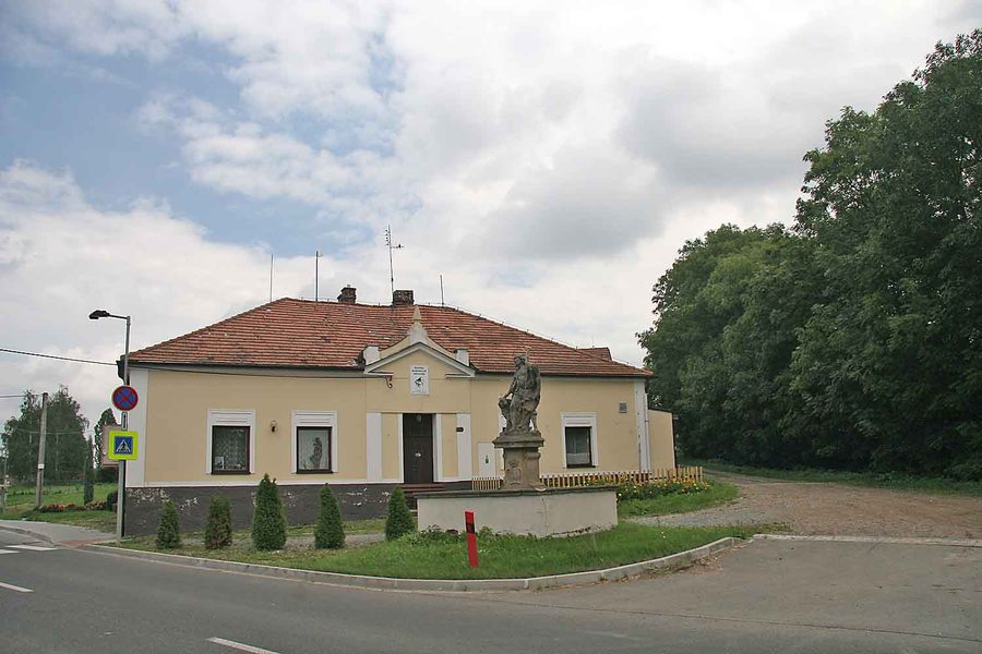 Barocke Statue des heiligen Johannes des Täufers in Lubno, einem Ortsteil von Nechanice im Okres Hradec Králové