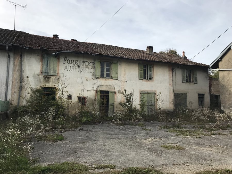 File:Charnay (Graye-et-Charnay), Jura, France ghost sign - 1.JPG