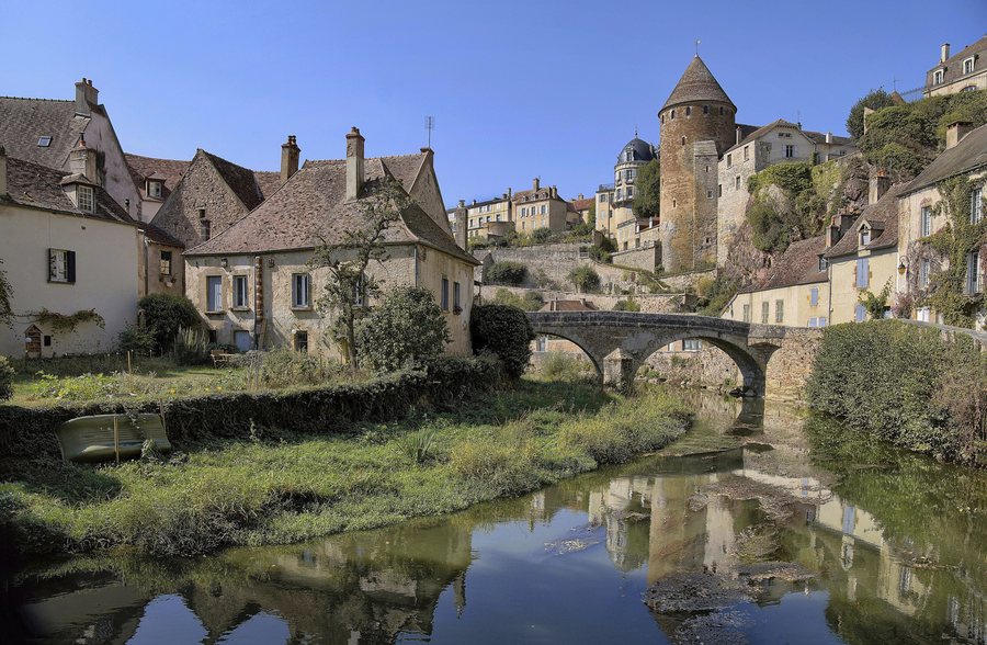 File:Semur-en-Auxois, Pont Pinard.jpg