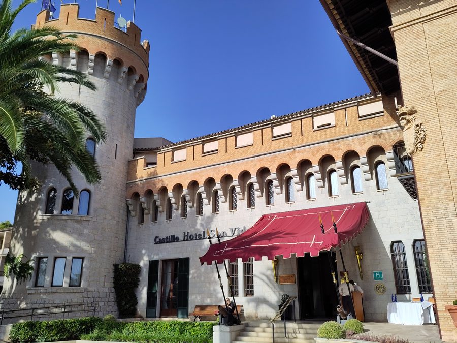 Façana principal del Castell de Son Vida