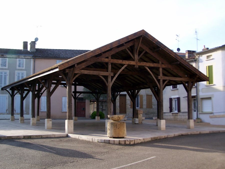 File:Castelnau-sur-Gupie Halle.jpg