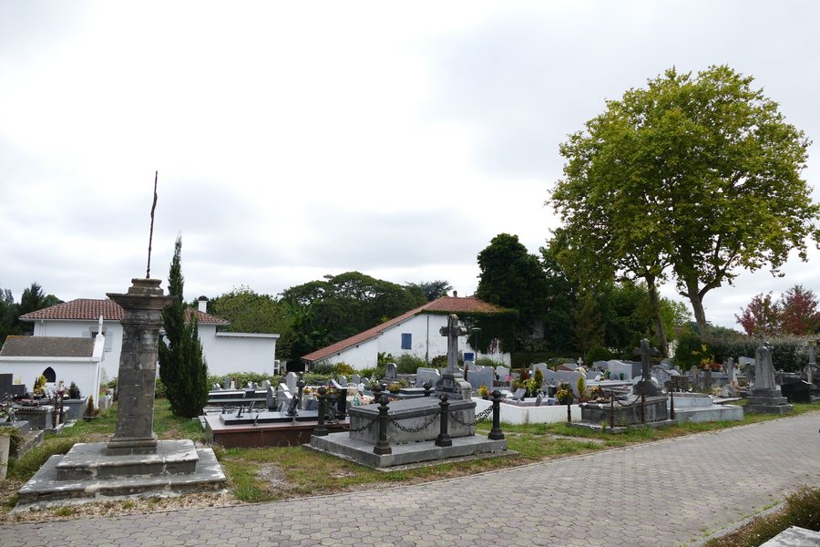 File:Saint-André-de-Seignanx - Cimetière - 1.jpg