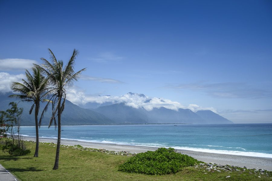 Kiesstrand von Qixingtan an der Pazifikküste bei Hualien, Taiwan