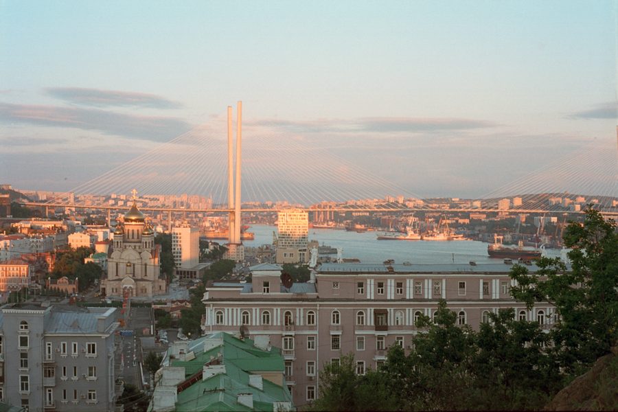 Ponte d’Oro sulla baia del Corno d’Oro a Vladivostok