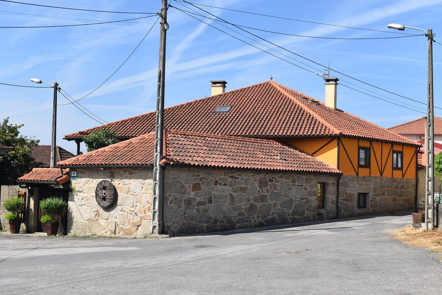 File:Casa de turismo rural en Sabariz, Rairiz de Veiga.jpg