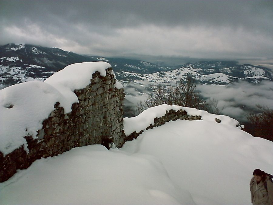 Rovine del castello di Mirabat in Ariège
