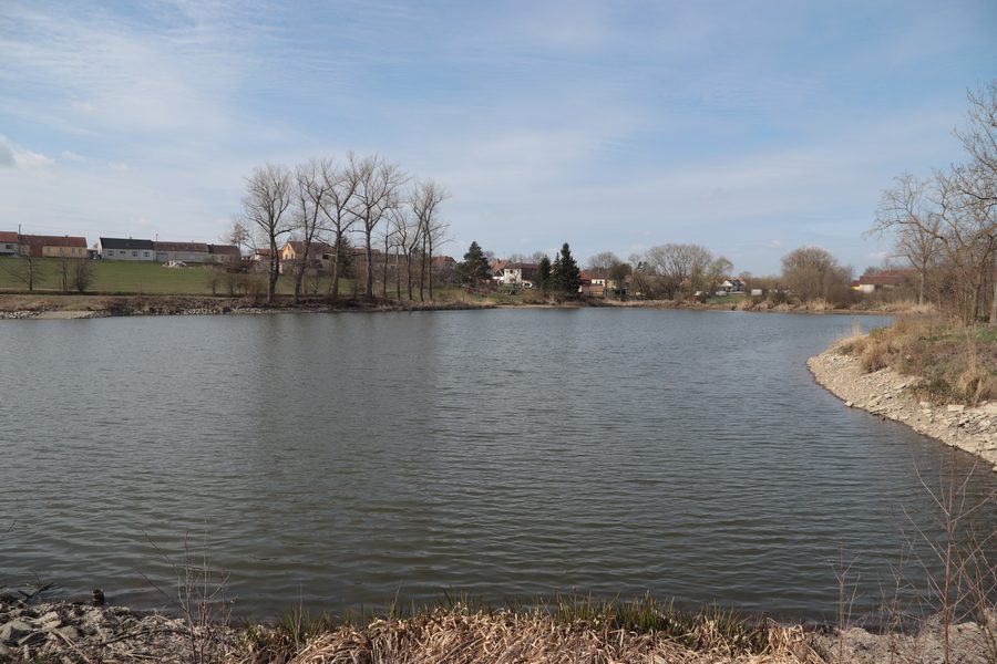 Ansicht des Návesní rybník in Slavíkovice im Bezirk Třebíč
