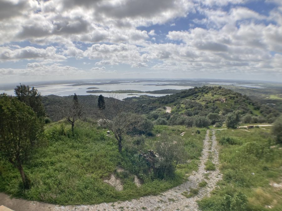 Vista panoramica sulla diga di Alqueva nell'Alentejo