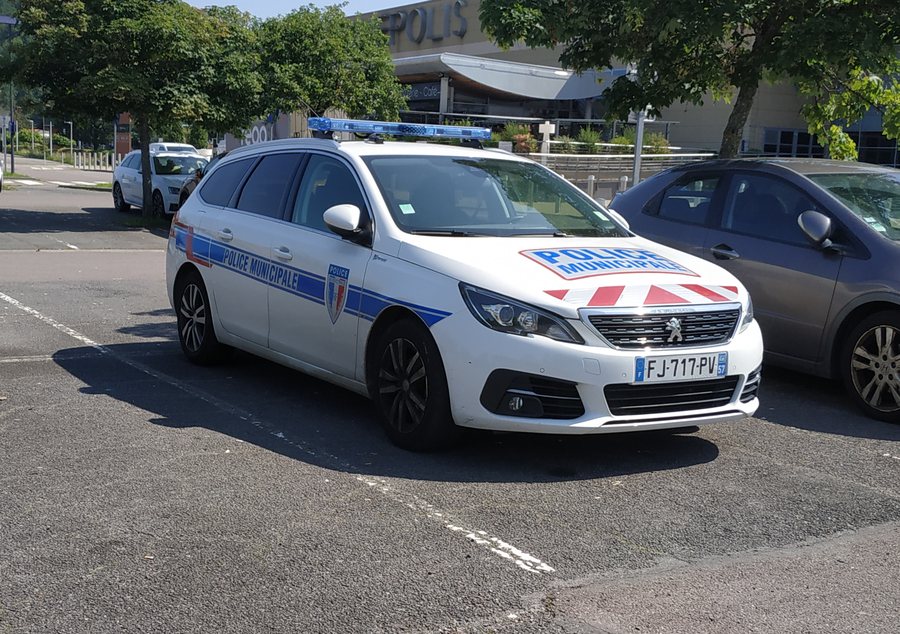 File:Police municipale de Saint-Julien-lès-Metz.jpg