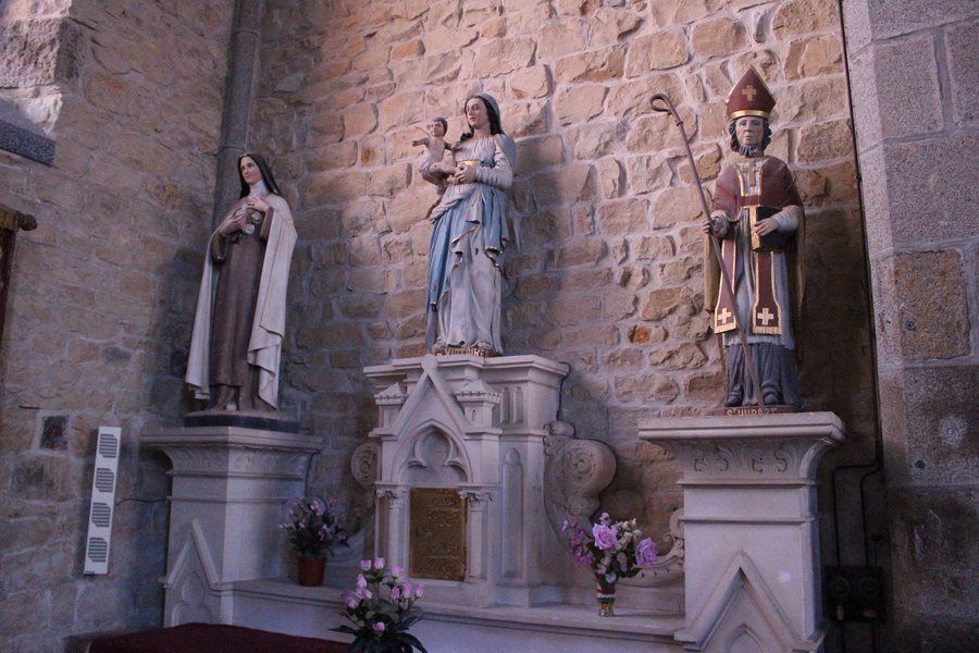 File:Église Saint-Clément de Saint-Clément-Rancoudray - Autel à la Vierge.jpg