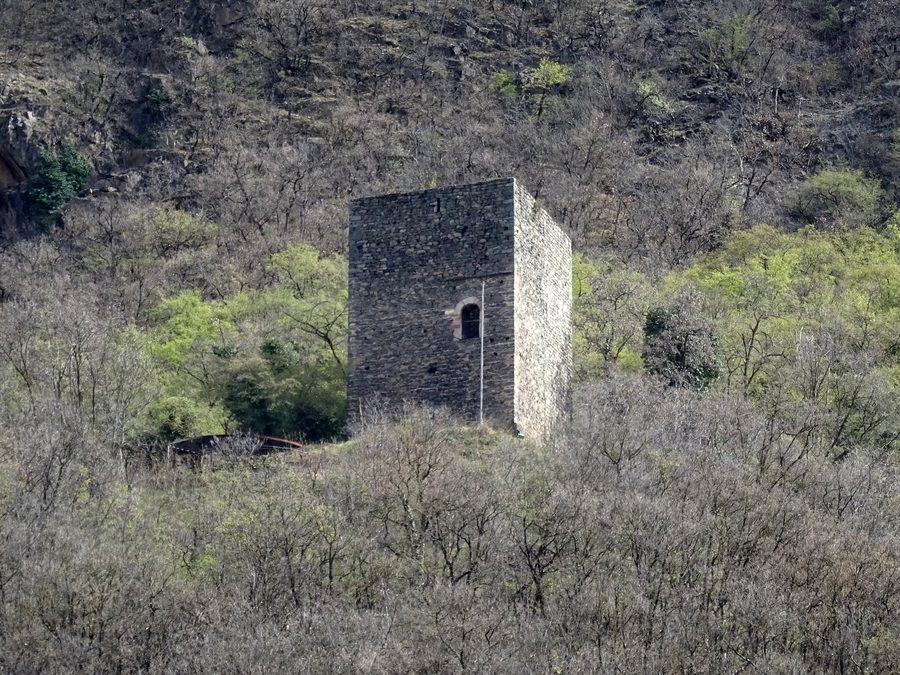 Kröllturm oberhalb von Gargazon in Südtirol