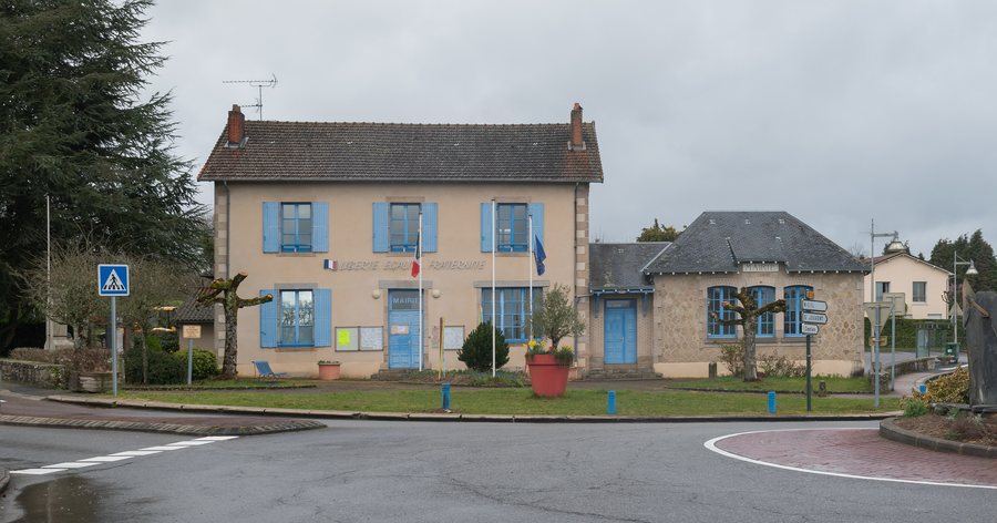 File:Town hall of Chaptelat (1).jpg