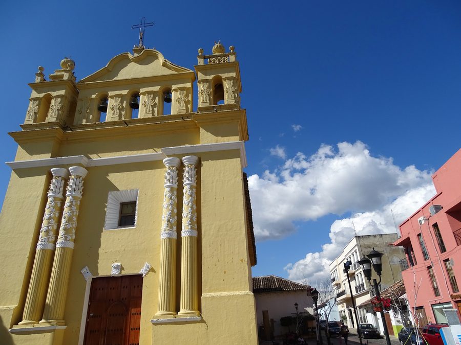 Facciata di una chiesa storica a Comitán, Chiapas, Messico