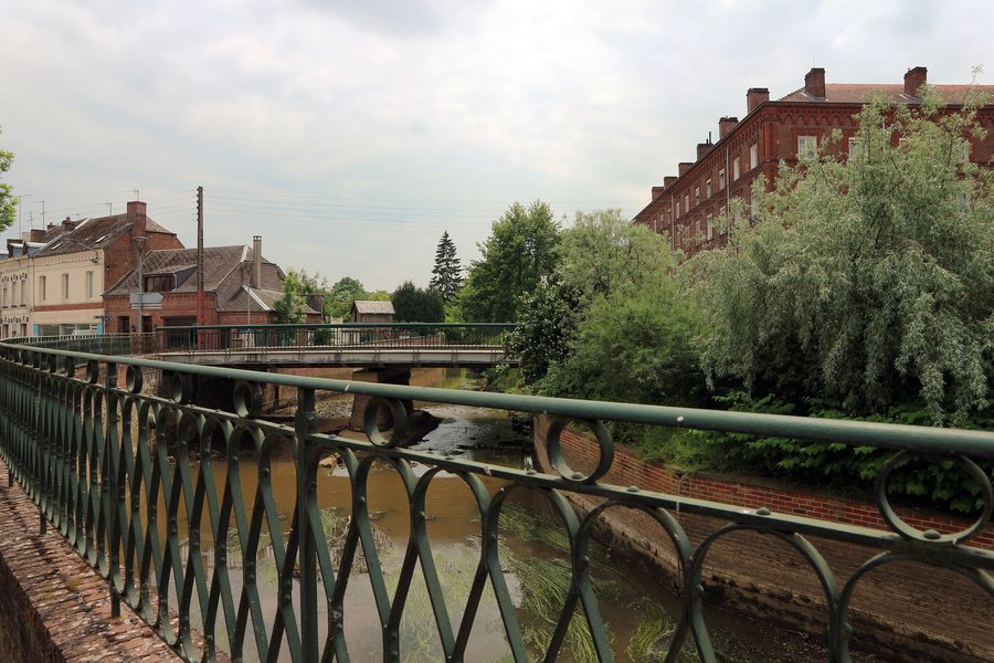 File:Guise (France - dép. de l'Aisne) — L'Oise aux abords du Familistère.jpg