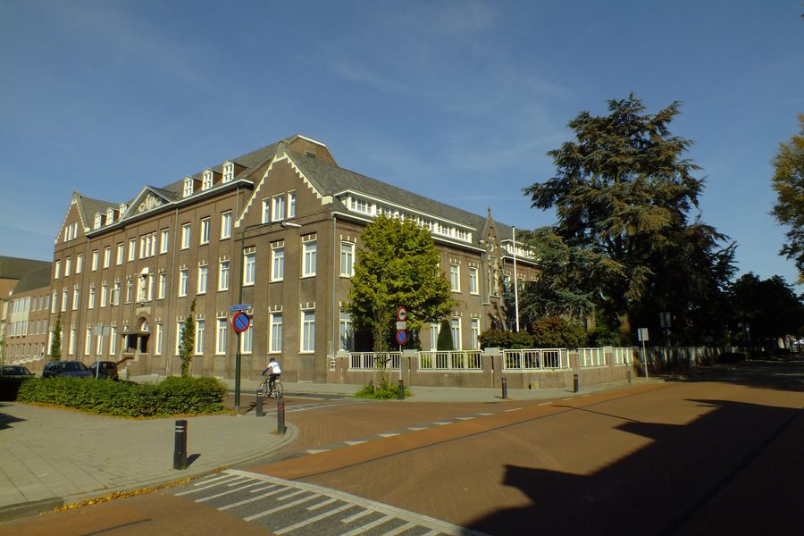 Außenansicht des Sint-Jozefkloosters an der Pastoor van Erpstraat in Schijndel