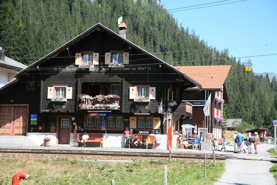 File:1 Bahnhof Litzirüti (Schweiz).jpg