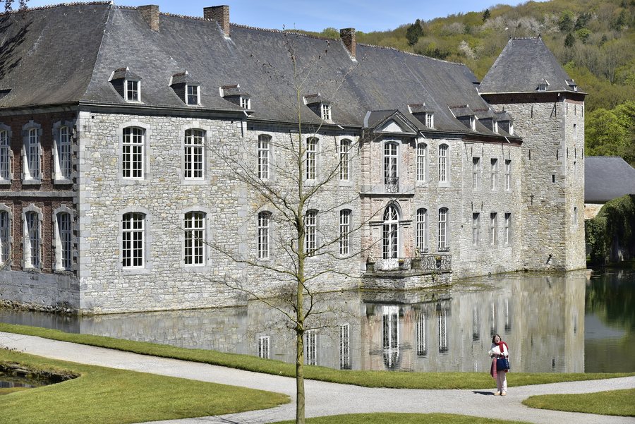 File:Le château de Rouillon (28049938492).jpg
