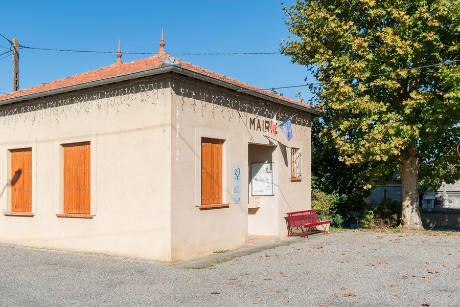File:Town hall of Sajas (1).jpg