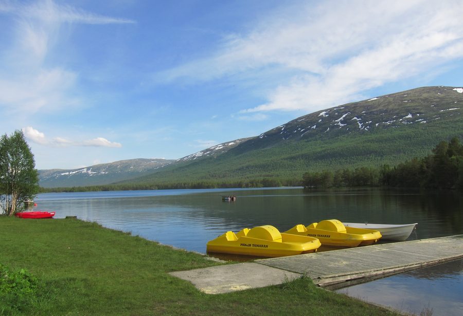 Lesjaskogsvatnet mit Berglandschaft bei Lesja