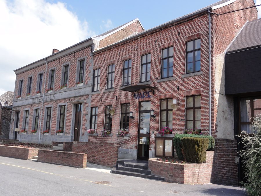 File:Prisches (Nord, Fr) mairie.jpg