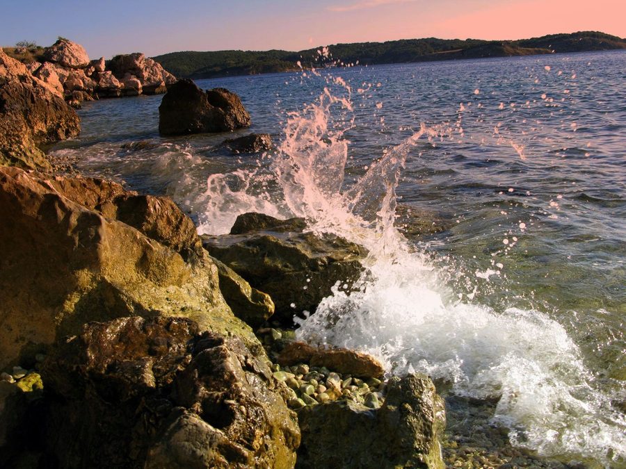 Paesaggio costiero e insulare a Rab in Croazia