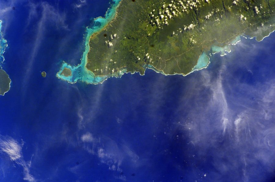Satellitenaufnahme von Upolus Westende mit den Inseln Manono und Apolima in der Apolima Strait, Samoa