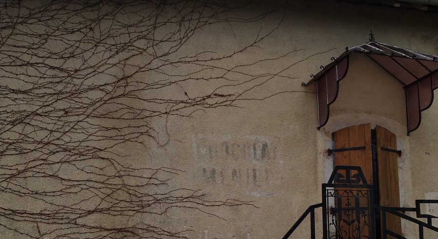 File:Buffard - Ancienne publicité mural Chocolat Menier.jpg