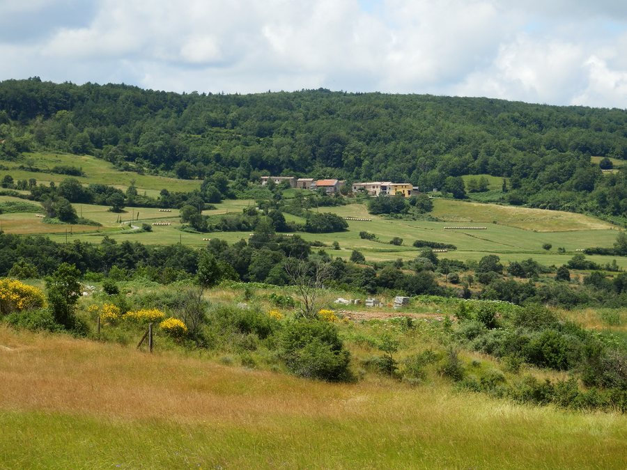 File:Campeille (Puivert), Aude, France.jpg