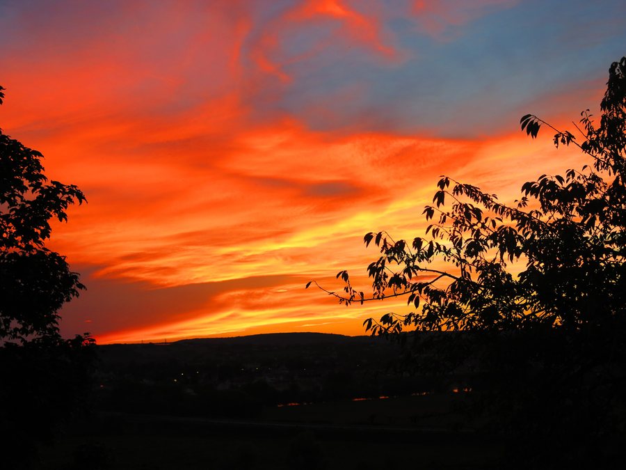 File:Sunset in Lacrost D160815.jpg