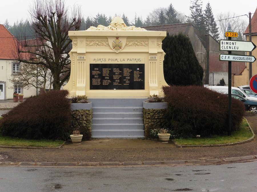 File:Hucqueliers Le monument aux Morts.jpg