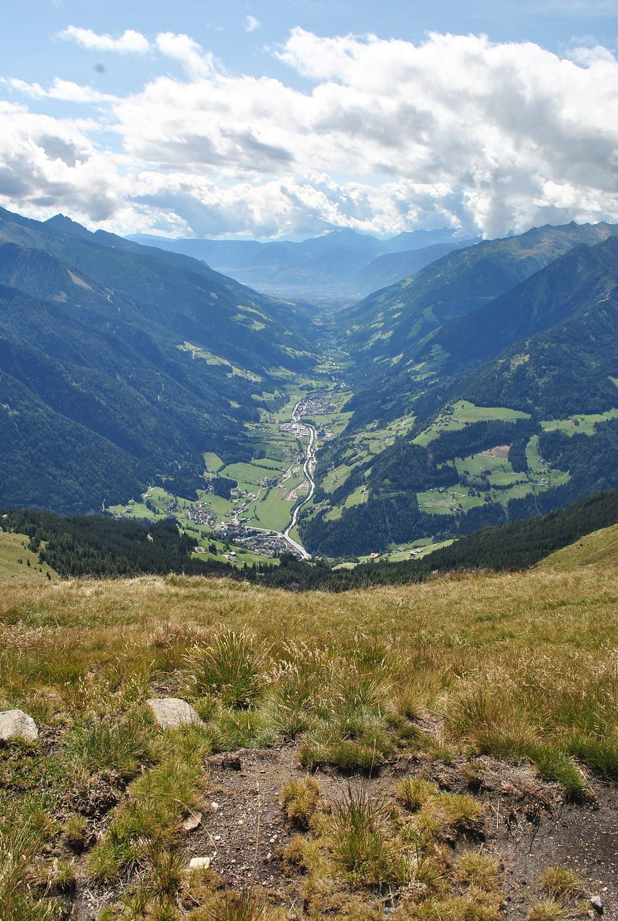 Passeiertal mit Sankt Martin in Passeier, von Nordosten talwärts gesehen