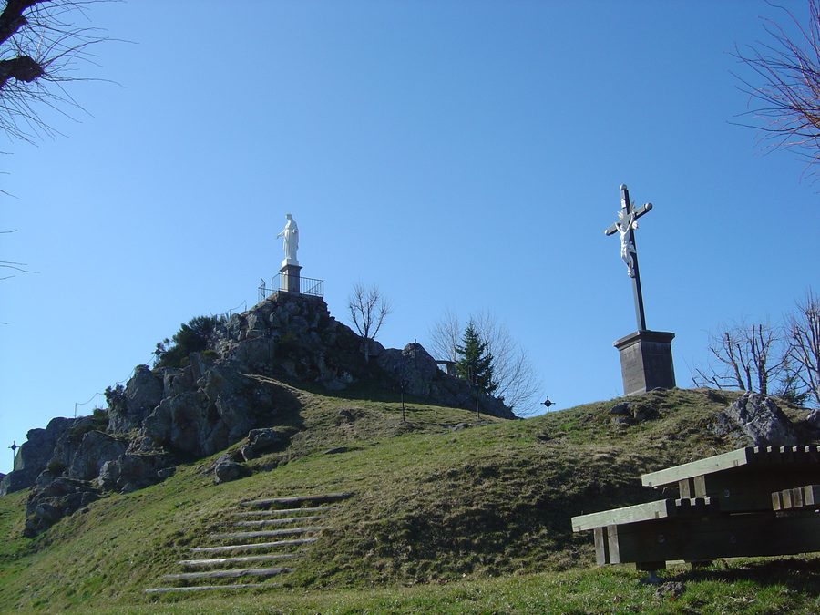Rocher de la Vierge auf den Höhen von Le Monestier
