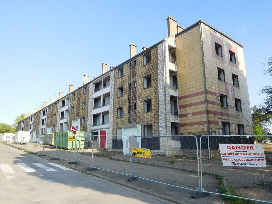 File:Déconstruction, Cosne-Cours-sur-Loire (01)-1.jpg