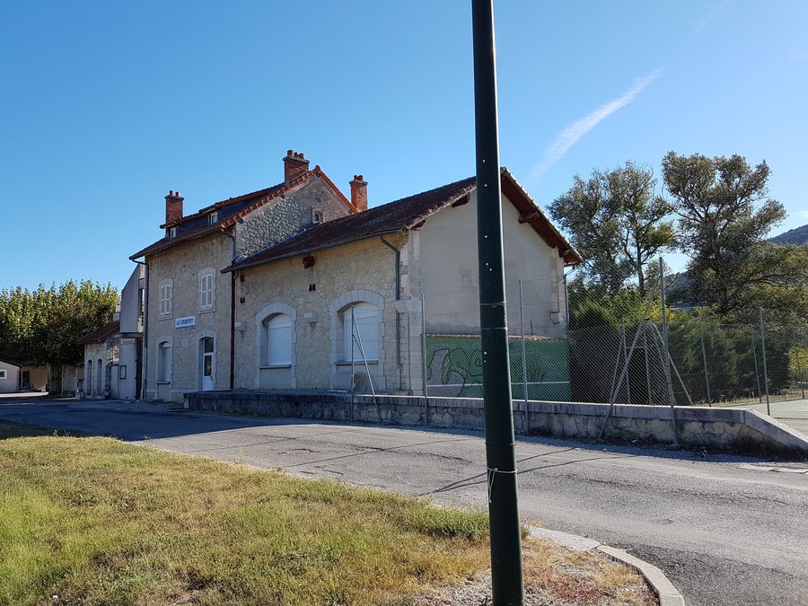 File:Crestet, Vaucluse (France), former train station, 3 October 2018.jpg