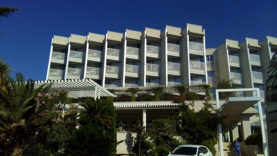 File:IMG 20170714-082617-hotel-delfin-bijela-herceg-novi.jpg