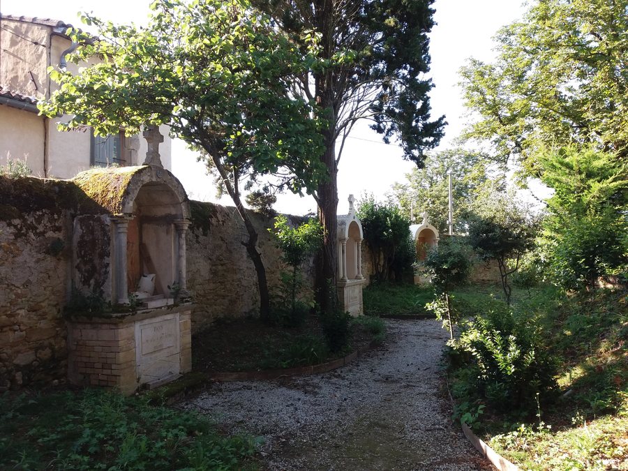 File:Saint-Michel-de-Lanès - Calvaire - Stations.jpg