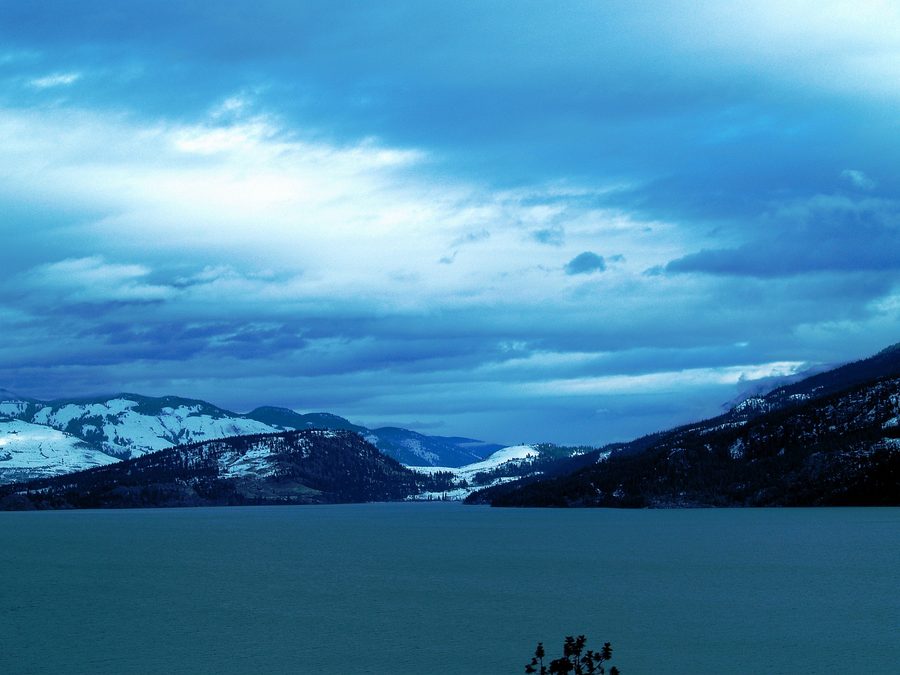 Wintermorgen über dem Kalamalka Lake bei Vernon