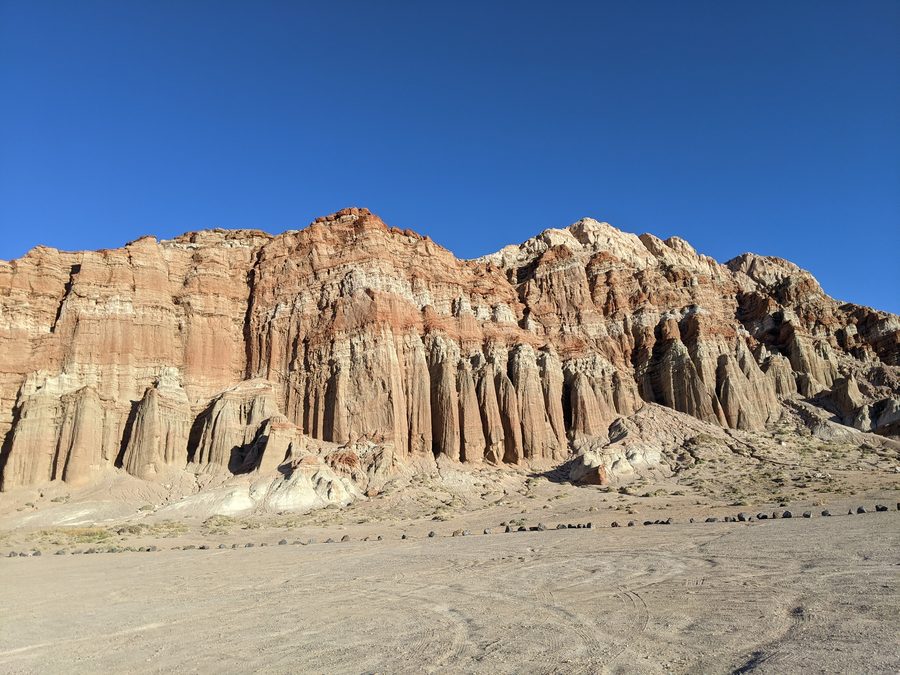 Paesaggio montano autunnale della Eastern Sierra in California.