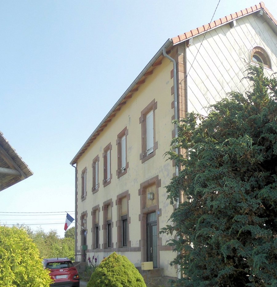 File:La Neuveville-devant-Lépanges, Mairie-école.jpg