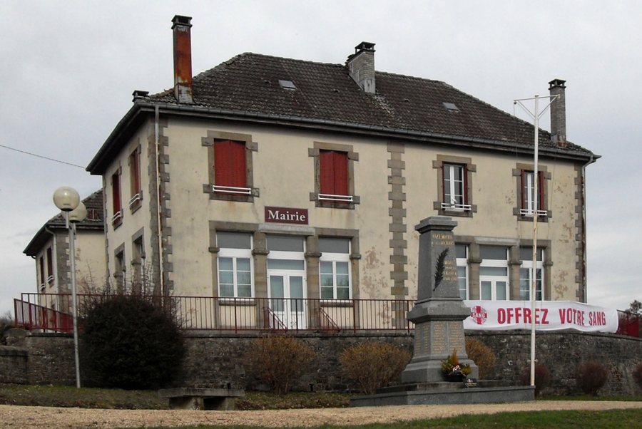 File:Uzemain, Mairie.jpg
